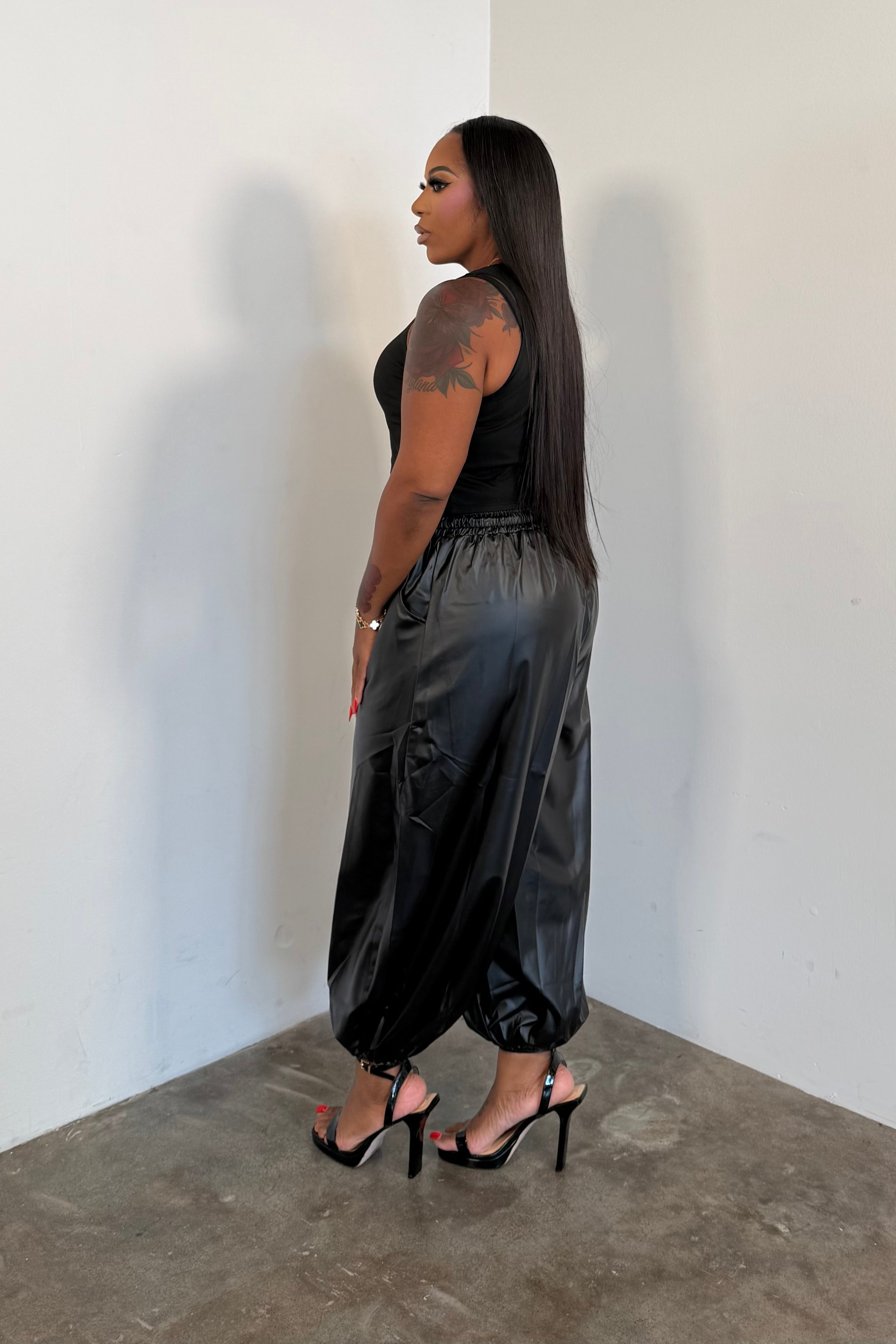 Too Smooth Joggers (Black)