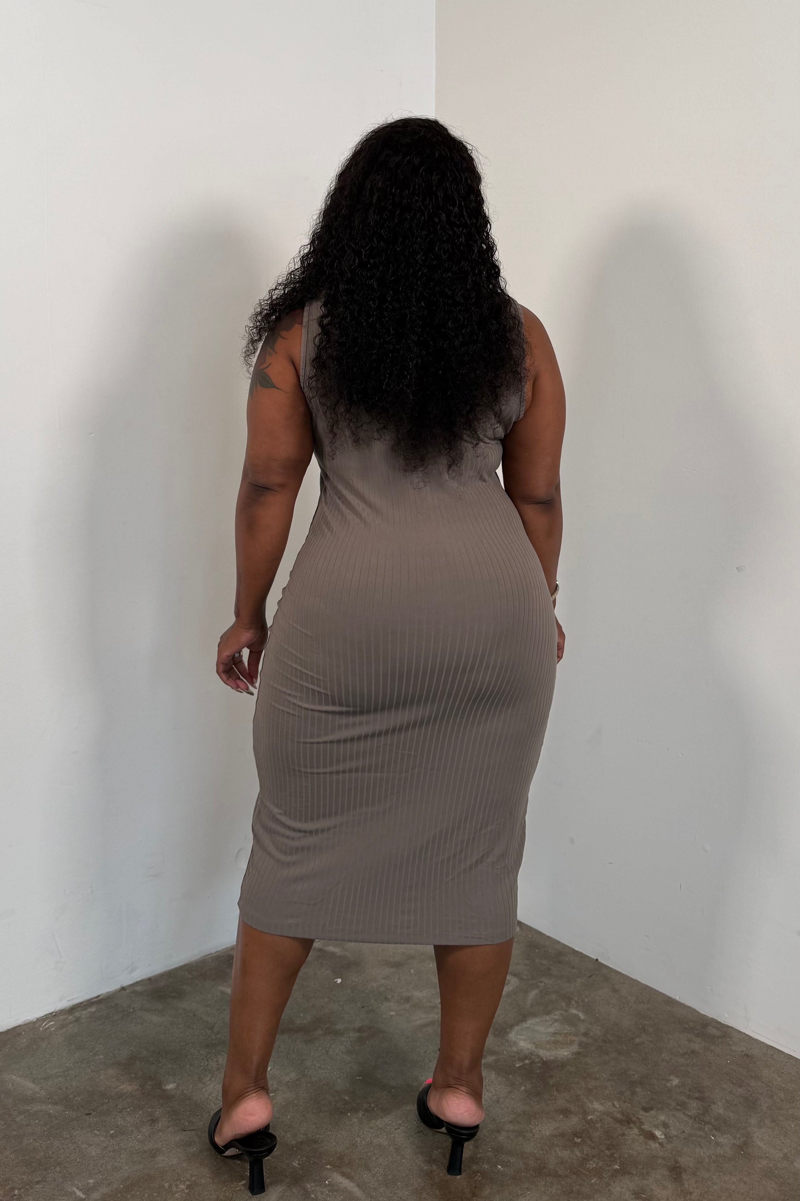The Go To Midi Dress (Taupe)