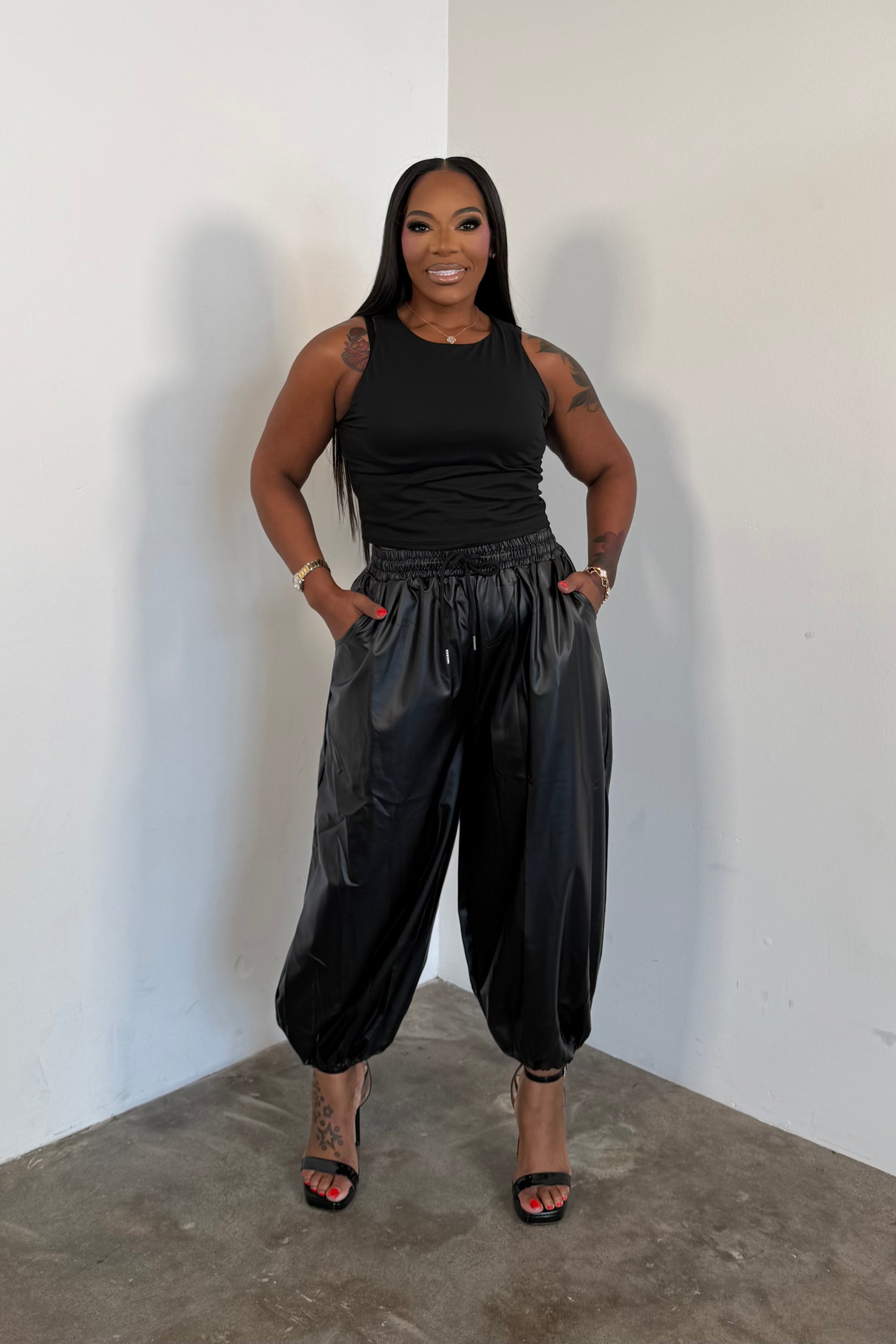 Too Smooth Joggers (Black)