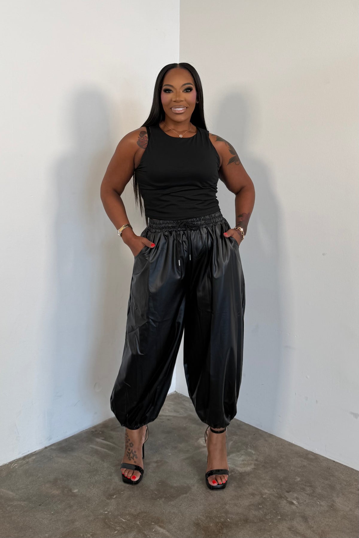Too Smooth Joggers (Black)