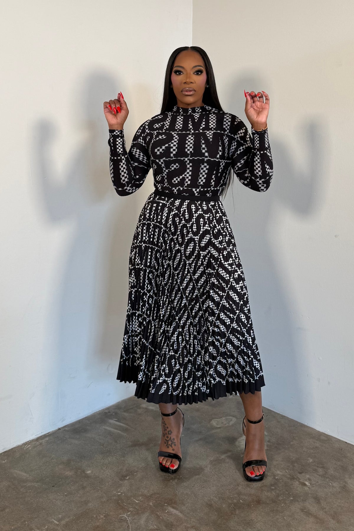 Restock To Ship 10/20 Ripple Effect Skirt Set (Black & White)